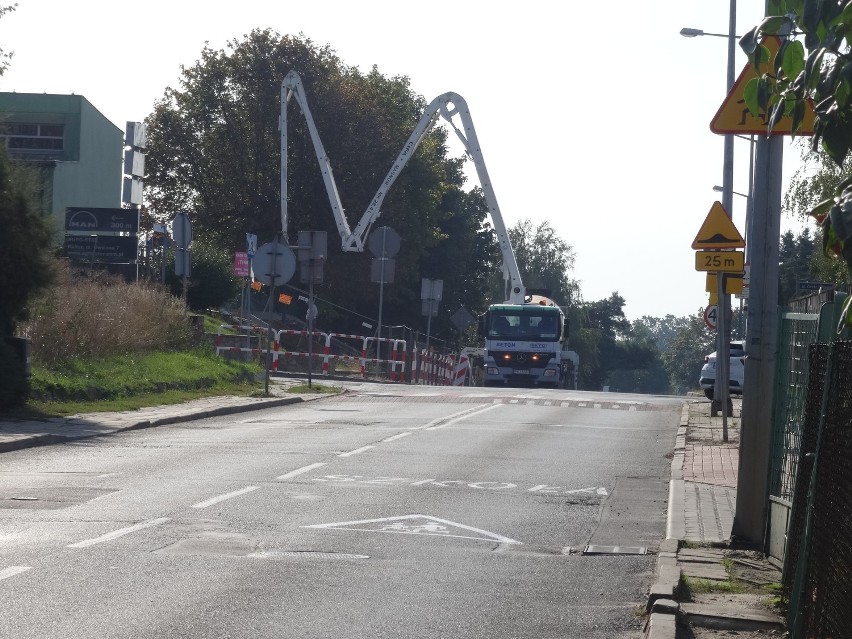 Mieszkańcy chcą zakazu ruchu ciężarówek na ulicach Braci Niemojowskich i Żwirki i Wigury FOTO