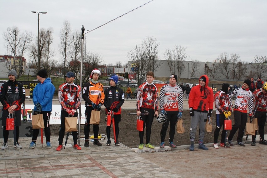 Turniej Mikołajkowy z udziałem zawodników Orzeł Gniezno i Start Gniezno na otwarcie toru speedrowerowego w Gnieźnie