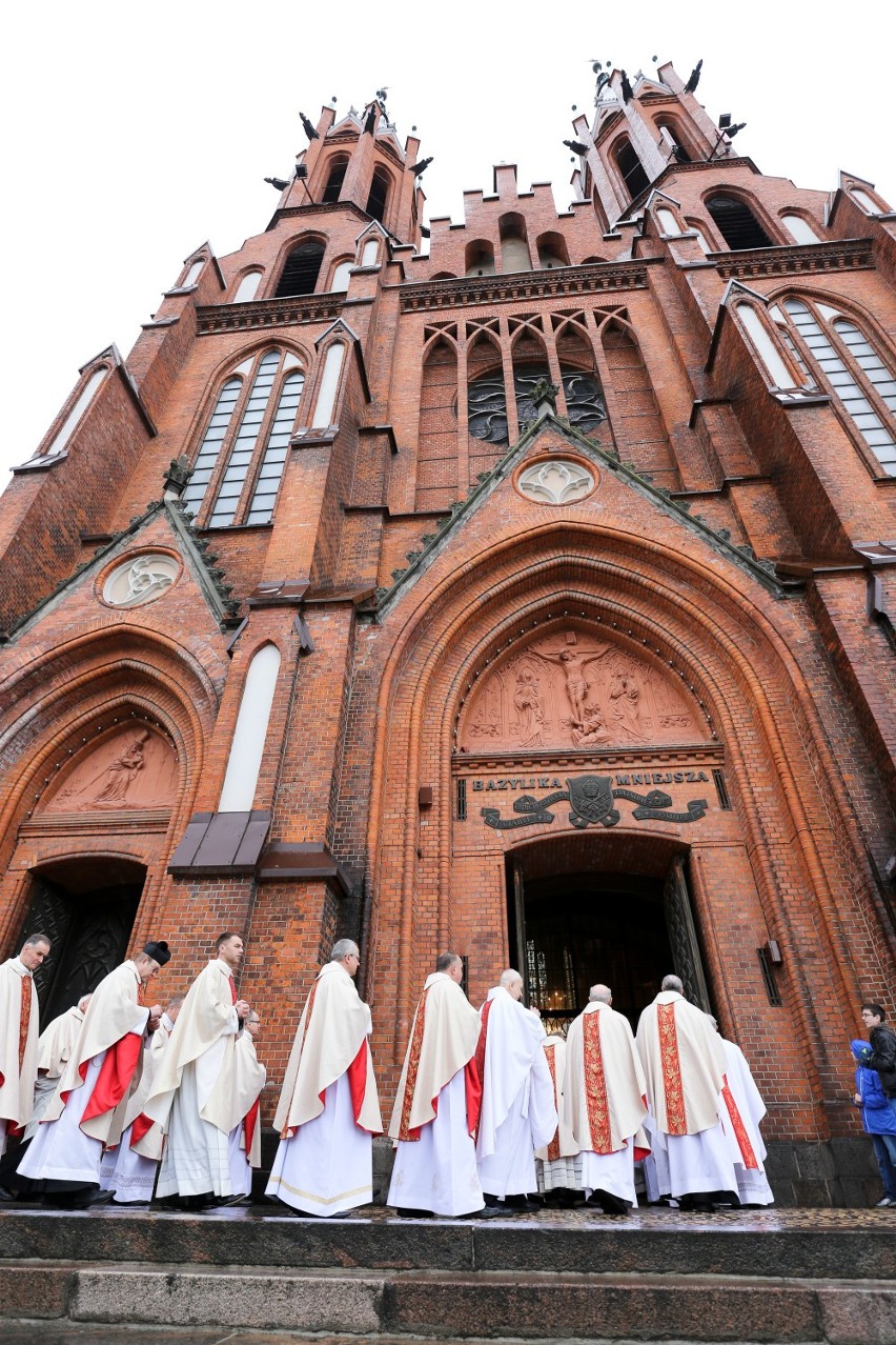 Abp Sławoj Leszek Głódź na uroczystościach w Białymstoku. Nie ma postu! 