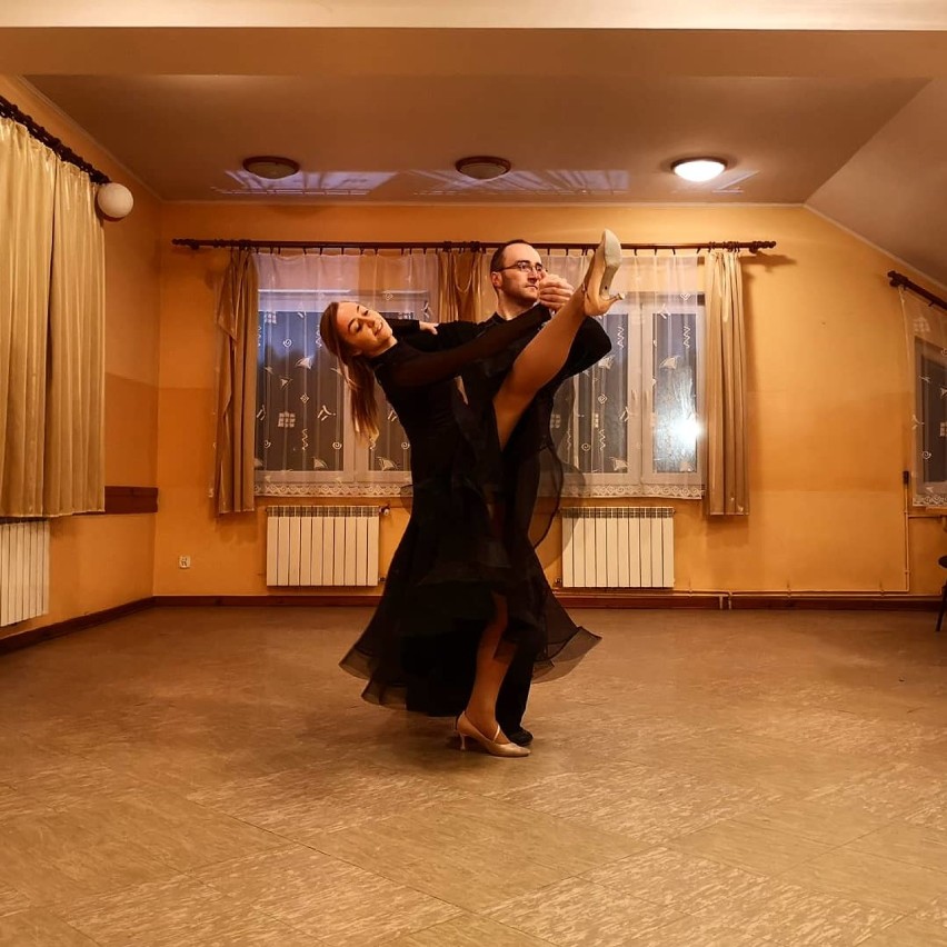 Gorliczanka Klaudia Jaśkowska wraz z Tomaszem Lenartowiczem zatańczyli gorącą salsę w teledysku Oliviera Saxa.  Zobaczcie koniecznie!