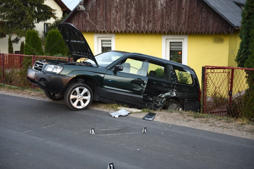 Wypadek w Wyszatycach koło Przemyśla. W zderzeniu trzech samochodów ranne zostały dwie osoby [ZDJĘCIA]