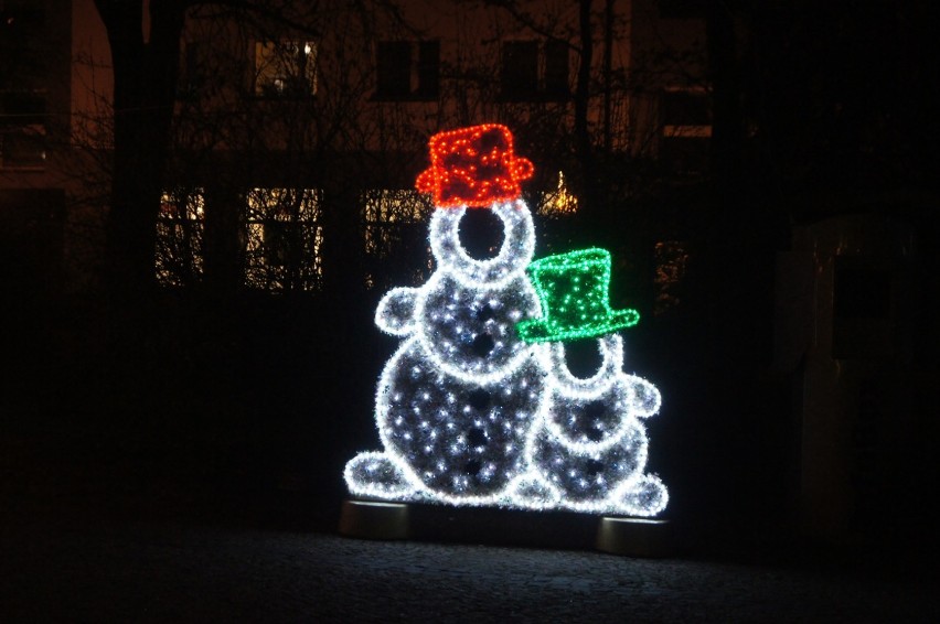 Świąteczna iluminacja na placu 3 Maja w Radomsku [ZDJĘCIA]