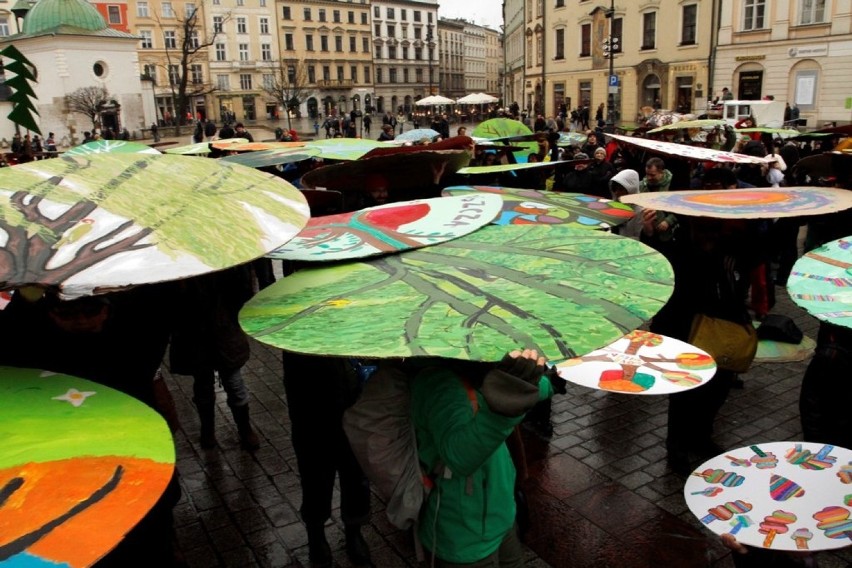 Kraków. Protestowali przeciwko wycince Puszczy Białowieskiej [ZDJĘCIA]