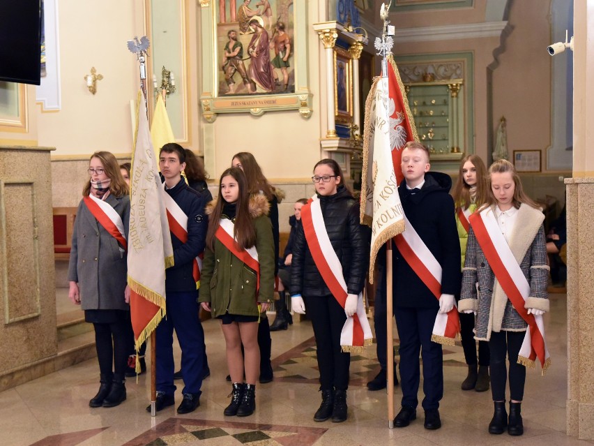 Oddali hołd pod pomnikiem upamiętniającym ofiary wywózki na Sybir [zdjęcia]