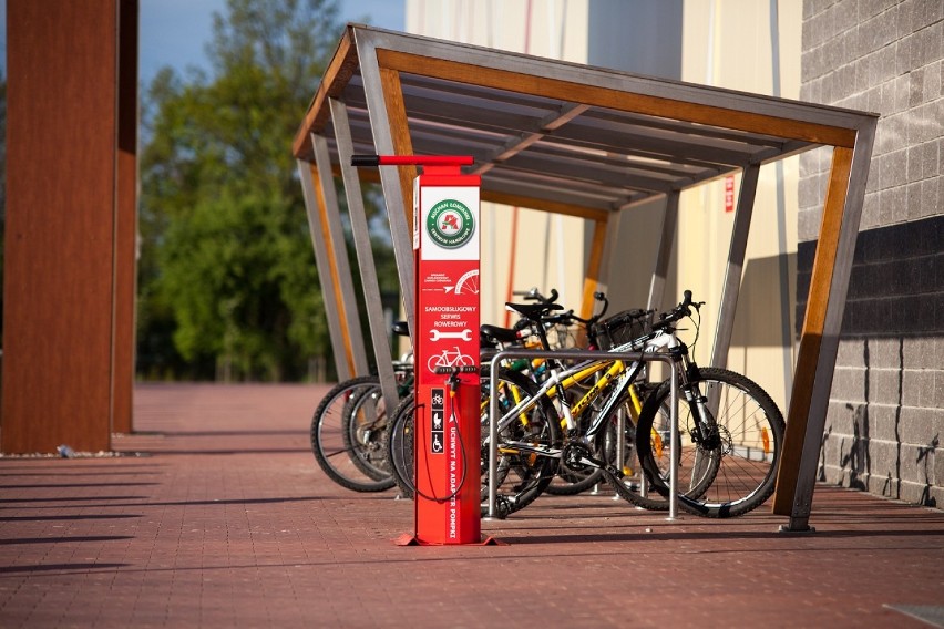 Samoobsługowe stacje naprawcze dla rowerzystów w Łomiankach