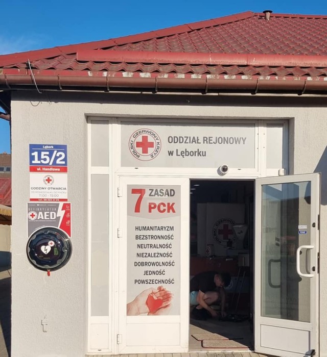 Zakup urządzenia za kwotę 8150 zł był wspólną inicjatywą Oddziału Rejonowego PCK w Lęborku oraz grupy wolontariuszy spod znaku Dobrobusa Lębork.