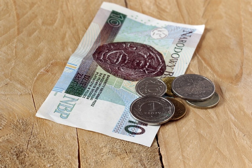 Ponad 3/4 Polaków twierdzi, że ich dochody po przejściu na...