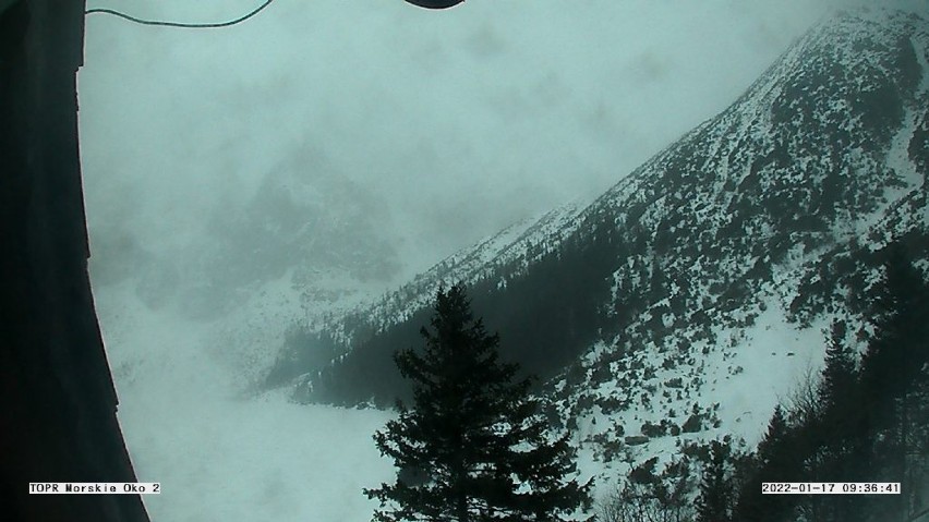 Tatry. Fatalne warunki w górach. Wieje silny wiatr. Nie działa kolejka linowa na Kasprowy Wierch 