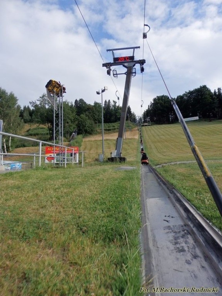 2 tunele (18 i 6 m) wiraż ślimakowy (560°), 14 wiraży, 3...