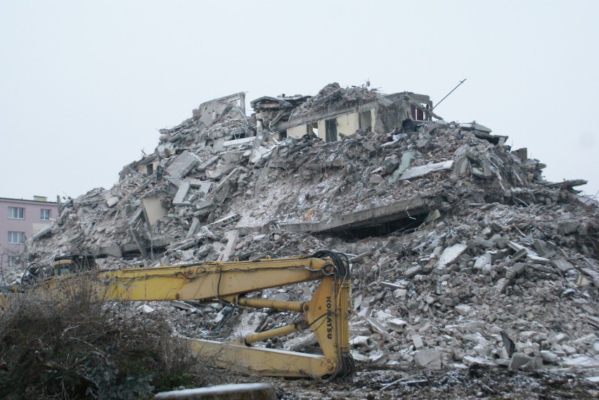 Hotel Prosna w Kaliszu już prawie wyburzony
