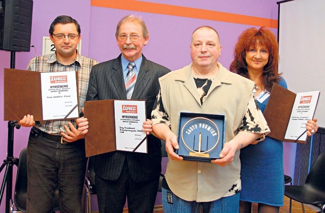 Laureaci jubileuszowego Festiwalu Zdrowia i niezwykłości. Od lewej: Wojciech Pawłowski, firma Sanbios, Jerzy Niewiadomski, bioenergoterapeuta, Krzysztof Lewandowicz, Studio Zdrowego Ciała i Małgorzata Pasternak z AFP Bussines International.