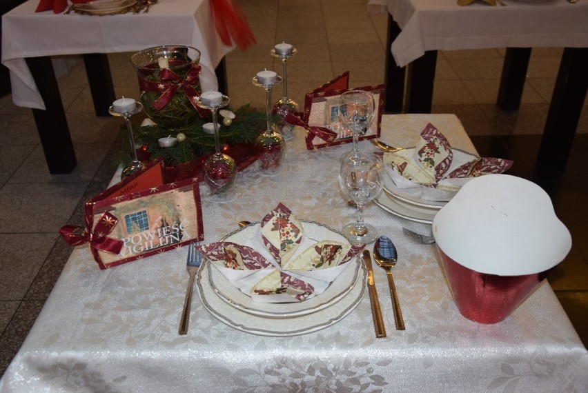 Festiwal Stołów Bożonarodzeniowych. Nakrycia przygotowali uczniowie hotelarki (ZDJĘCIA)