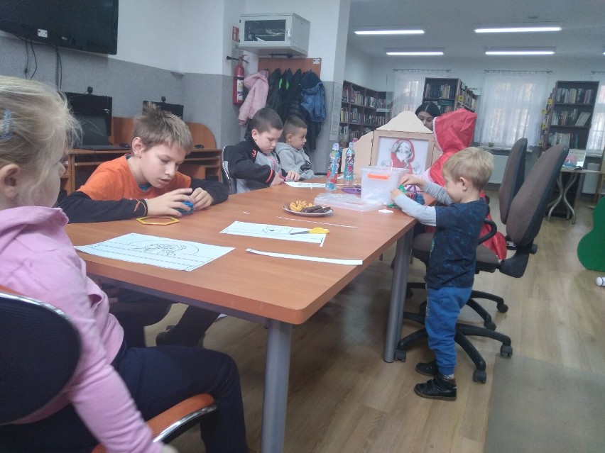 Dzień postaci z bajek w bibliotece w Chotkowie