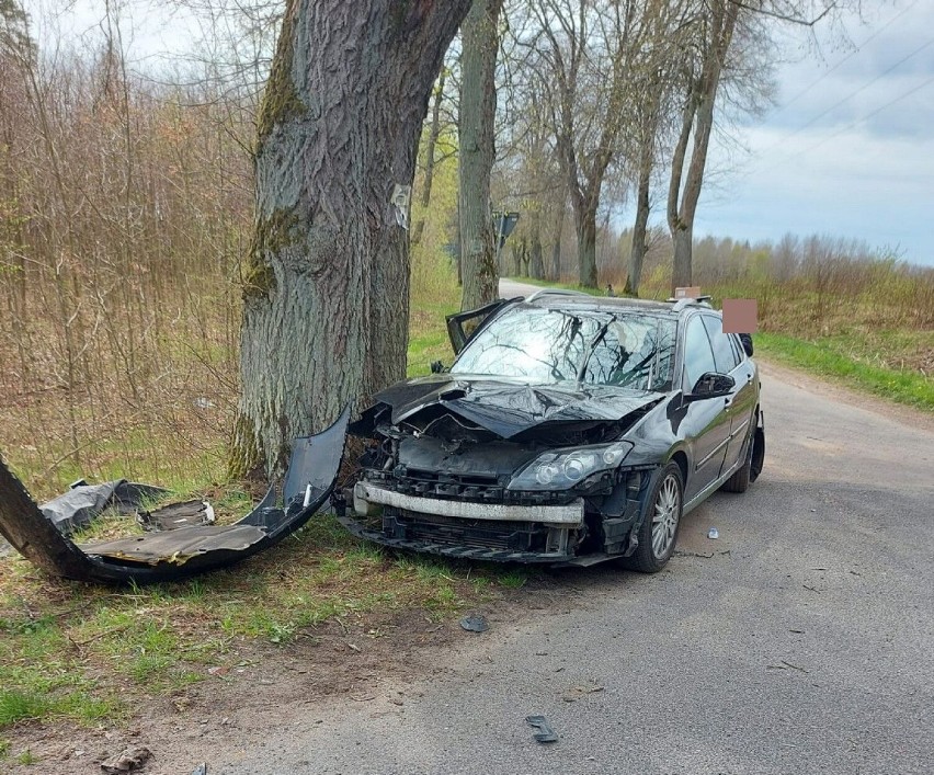 Poważny wypadek na drodze Szczecinek - Barwice. Poszkodowane są dzieci [zdjęcia]
