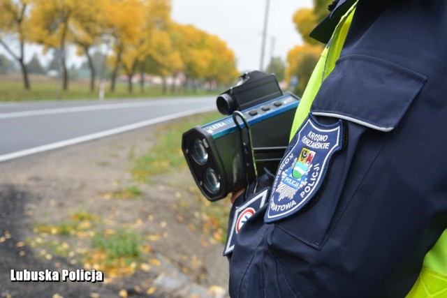 W Dąbiu, policjanci Wydziału Ruchu Drogowego krośnieńskiej komendy, zatrzymali do kontroli kierowcę renault, który w terenie zabudowanym przekroczył dozwoloną prędkość o 23 km/h.