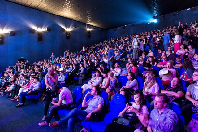 Już 15 kwietnia w Warszawie ruszy 22. edycja festiwalu "Wiosna Filmów". Seanse odbywać się będą w kinach Praha oraz Apolonia. Do 24 kwietnia będziemy mogli obejrzeć około 80 produkcji. Wśród nich znalazły się zarówno polskie, jak i zagraniczne filmy. Koszt pojedynczego biletu to zaledwie 8 złotych.