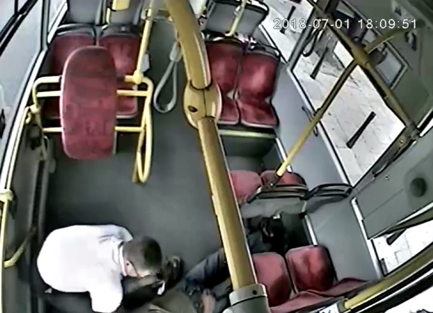 Warszawianki i warszawiacy jeżdżąc miejskimi autobusami mogą...