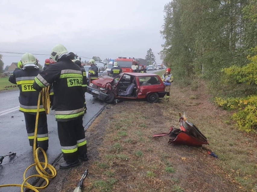 Poważny wypadek pod Zbąszyniem. Jaguar zderzył się z VW