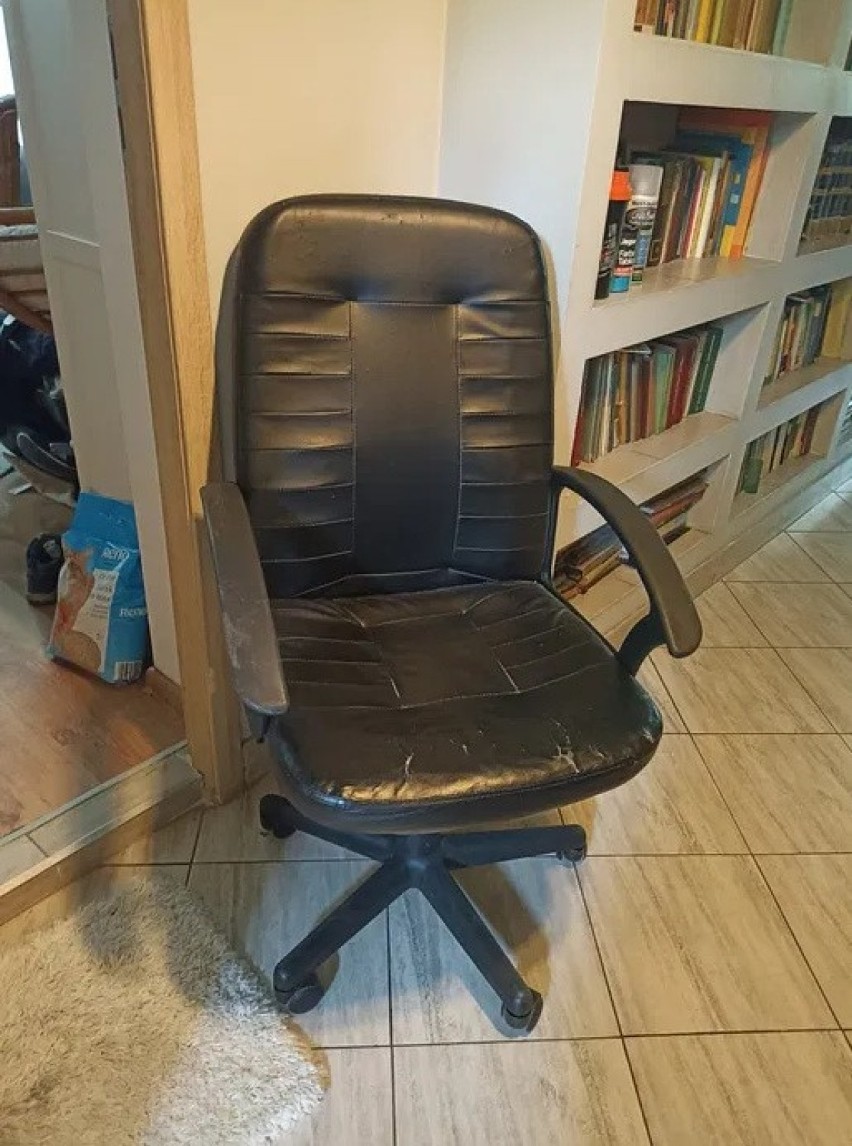 Używane krzesło obrotowe. Posiada drobne wady.