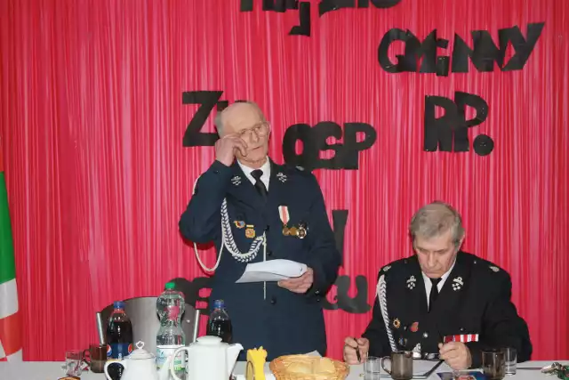 Honorowy komendant , Tadeusz Kaźmierczak (od lewej)  i  prezes  zarządu, Feliks Burdajewicz