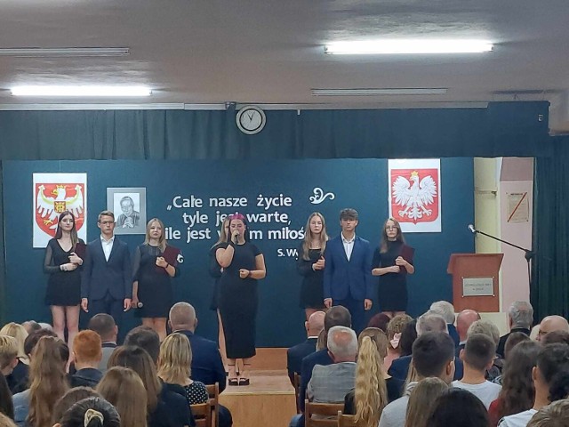 W Zespole Szkół nr 4 w Jaśle odbyło się okolicznościowe spotkanie wspomnieniowe o kardynale Stefanie Wyszyńskim