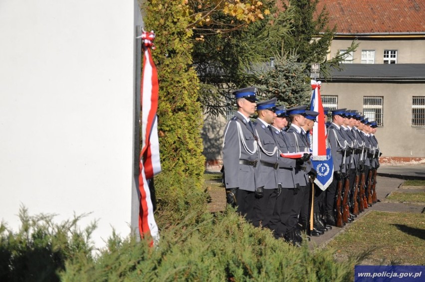 W Olsztynie odsłonięto tablicę upamiętniającą poległych...