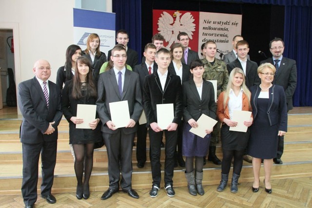 W XXVI LO wręczono uczniom z województwa łódzkiego stypendia premiera