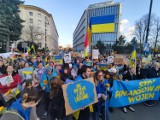 Protest "Stop finansowaniu wojen". Aktywiści z Polski i Ukrainy spotkali się przed ambasadą Niemiec. Żądają embarga na rosyjskie surowce