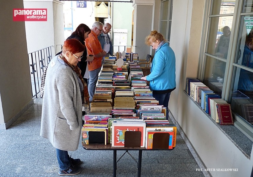 Kiermasz książki organizowany przez Bibliotekę pod Atlantami...