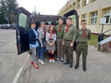 Zespół Szkół w Ostrowcu solidarny z Ukrainą. ZS pomaga uchodźcom wojennym ZDJĘCIA