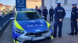 Nowy radiowóz dla rawickich policjantów. To pierwszy radiowóz na drogach powiatu rawickiego z nowym oznakowaniem 