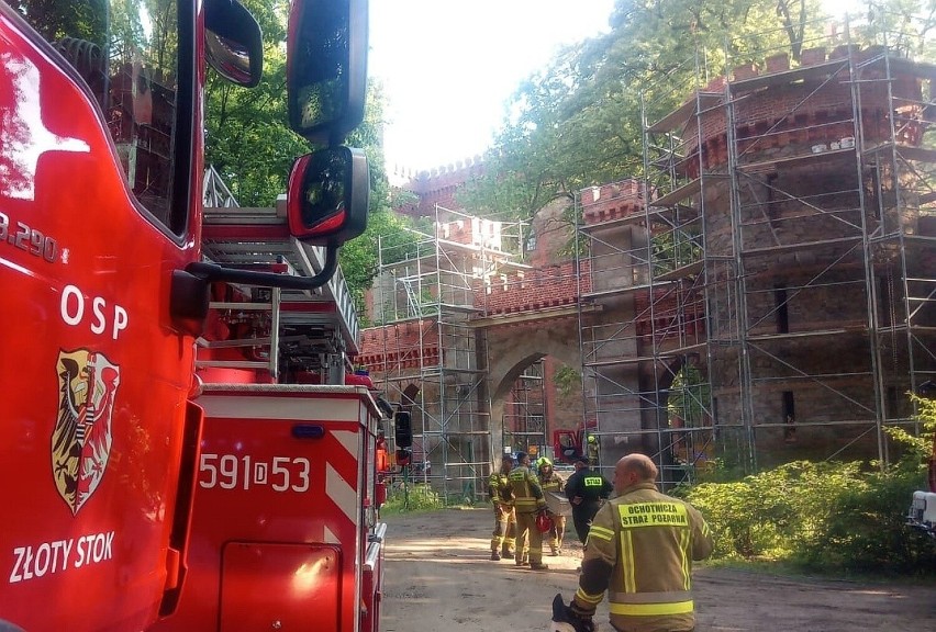 Tragedia na Dolnym Śląsku. Mężczyzna spadł z zamkowej baszty. Zginął na miejscu