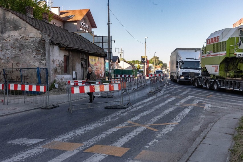 Kraków. Wyburzają dom na al. 29 Listopada. Zmiany w ruchu