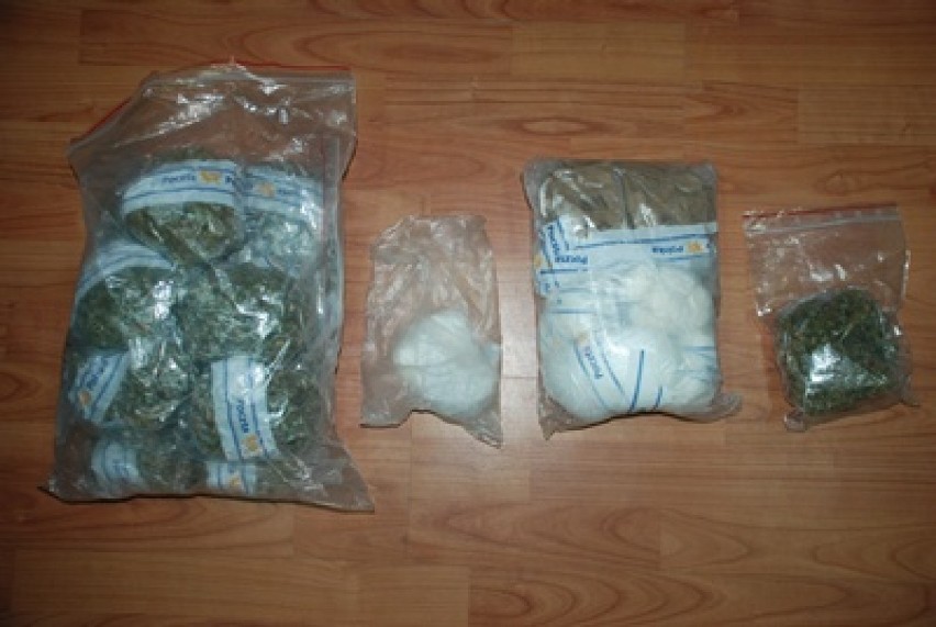 Narkotyki znalezione przez policję w mieszkaniu 18-letniego...