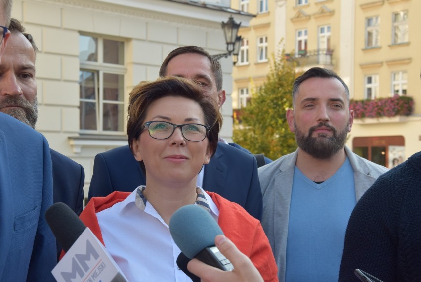 Koalicja Obywatelska podpisała przed ratuszem "Kontrakt dla Kalisza" [FOTO]