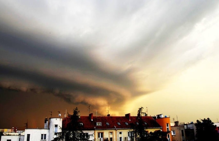W poniedziałek, 13 kwietnia, w Polsce pojawią się burze -...