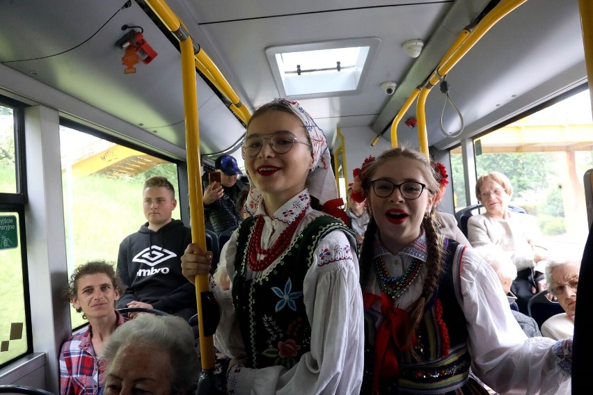 Zbliża się 52. Festiwal Chóralny "Legnica Cantat", śpiewają w autobusach MPK