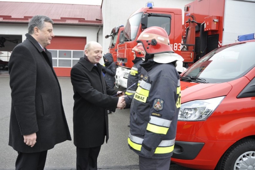 Straż Pożarna w Jarosławiu bogatsza o trzy nowe wozy