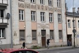 Niszczeje atrakcyjny budynek po szkole muzycznej w centrum w Kielcach. Upomniała się o niego gmina żydowska [ZDJĘCIA] 