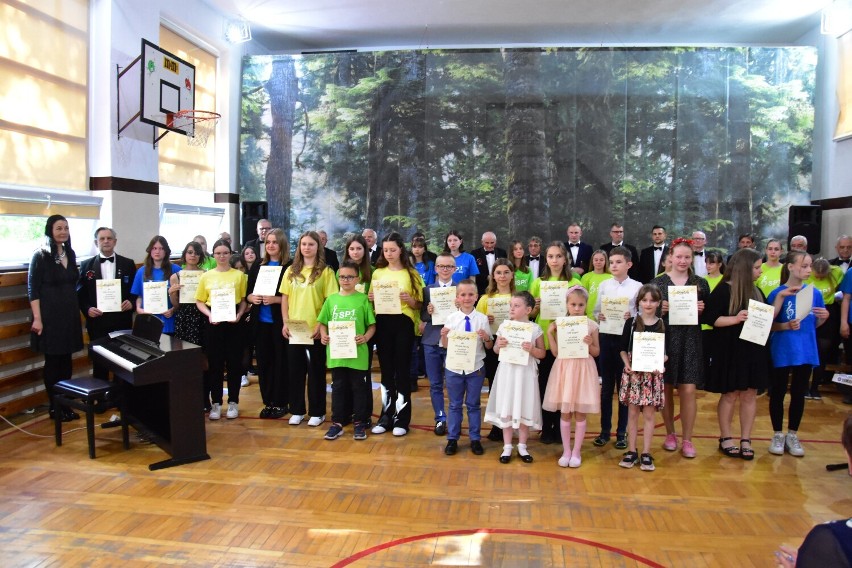 Koncert szkolny w Szkole Podstawowej nr 1 w Żninie.