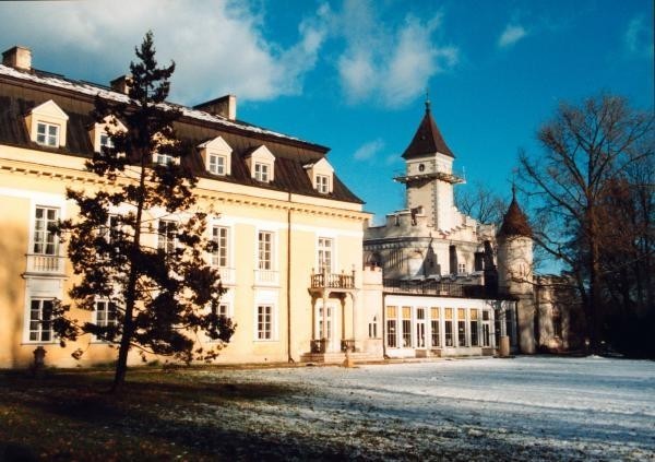 Pałac Radziejowice

Wybudowana w XV w. w stylu renesansowym...