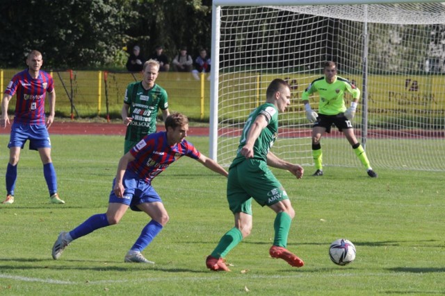 2.10.2021 r. Trzecioligowe derby Śląska: Gwarek Tarnowskie Góry - Polonia Bytom.

Zobacz kolejne zdjęcia. Przesuwaj zdjęcia w prawo - naciśnij strzałkę lub przycisk NASTĘPNE