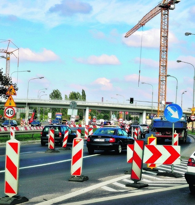 Asfalt pojawiłby się tu wcześniej, gdyby nie kiepska pogoda