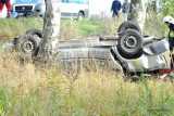 Wypadek koło Chojny. Toyota dachowała na drodze wojewódzkiej nr 124 [ZDJĘCIA]