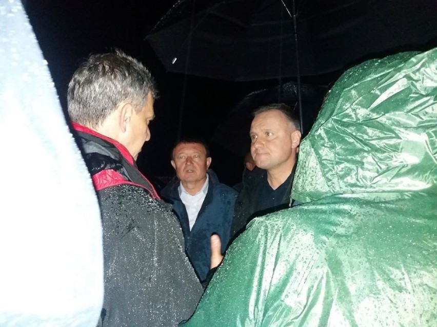 Prezydent Andrzej Duda odwiedził w nocy gminę Jodłownik....
