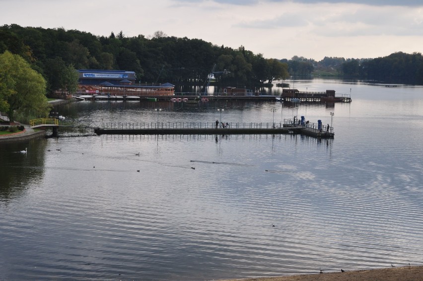 Pływająca fontanna na Trzesiecku w Szczecinku na razie okazuje się za droga [zdjęcia]