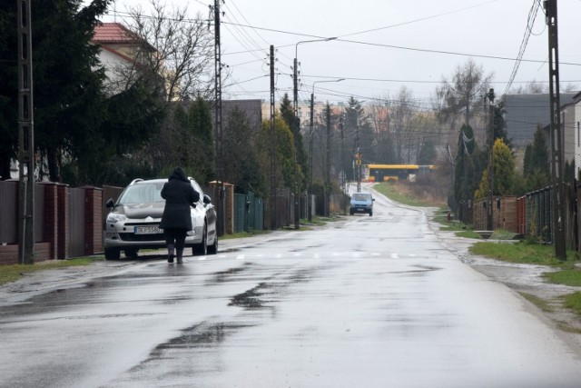 Mieszkańcy ulicy Starogórskiej w Kielcach domagają się budowy chodnika.