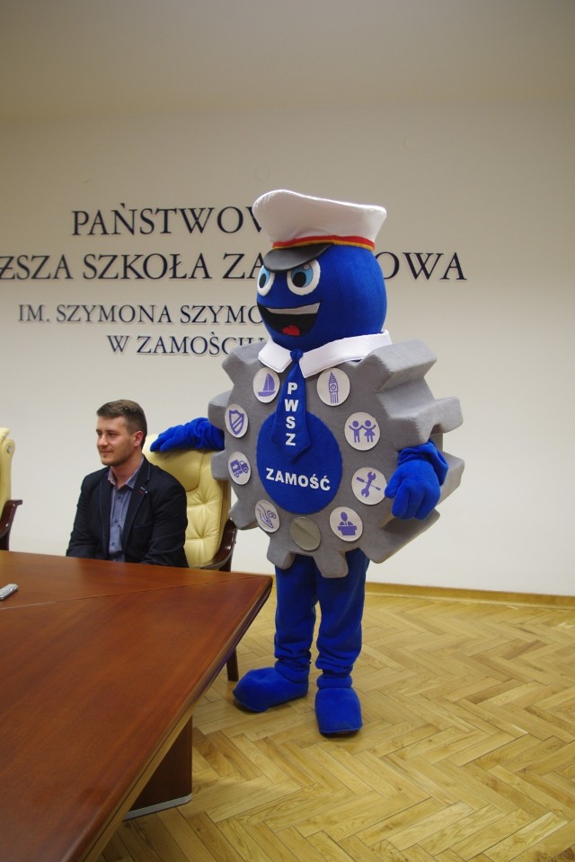 PWSZ Zamość ma swoją maskotkę. Poznajcie Trybika