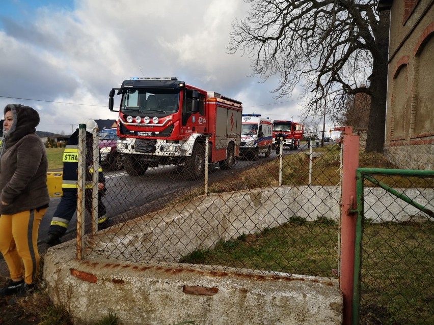 Zapalił się gaz ulatniający z pękniętego przewodu. Obok stały dwie dodatkowe butle [ZDJĘCIA]