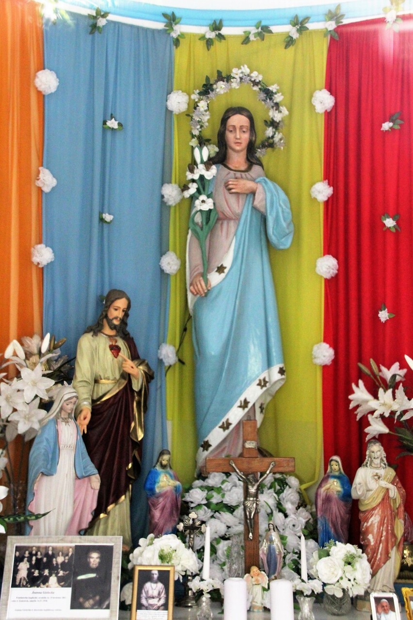 Figura Maryi w kapliczce przy ul. Hrubieszowskiej w Zamościu